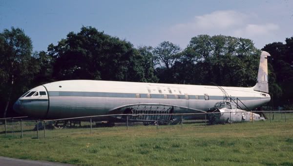 http://i20.photobucket.com/albums/b202/aero101/Comet1-FuselageFarnborough.jpg
