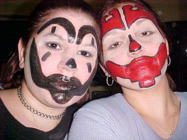 <img:http://i20.photobucket.com/albums/b206/shaggys_juggalette/juggalettes.jpg>