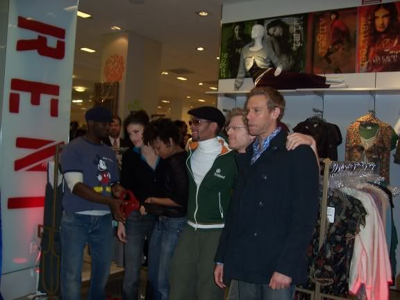 re: Rent window unveiling at Bloomie's with movie cast