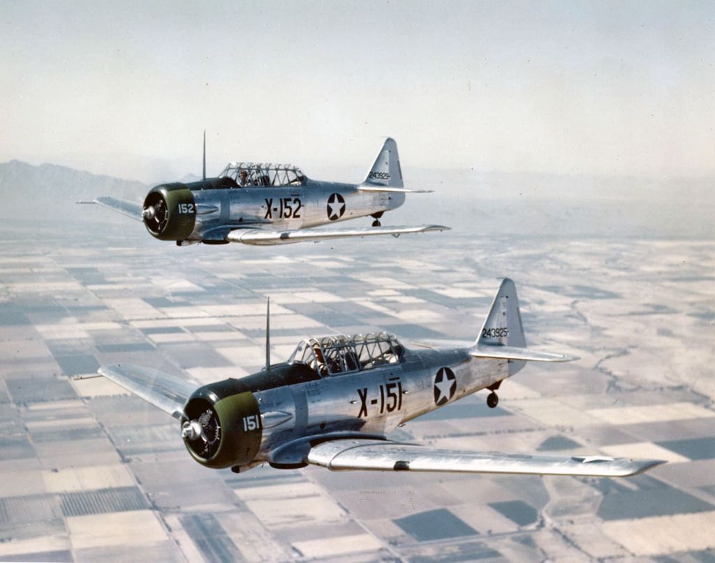 AT-6C_Texans_in_flight_1943_zpsnkf4ltl3.jpg