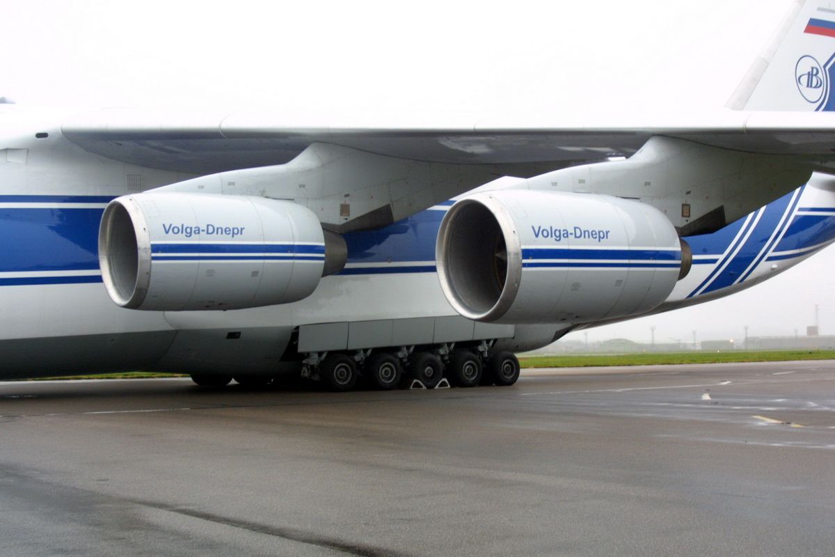 An-124 @ Kinloss - Civilian Aviation