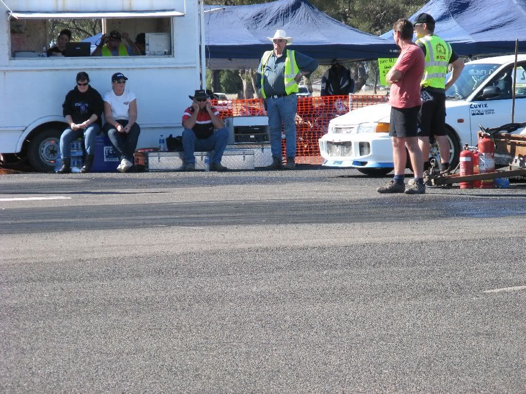 http://i20.photobucket.com/albums/b213/toddy4281/Gunnedah%20Drags%20May%202010/IMG_0145.jpg