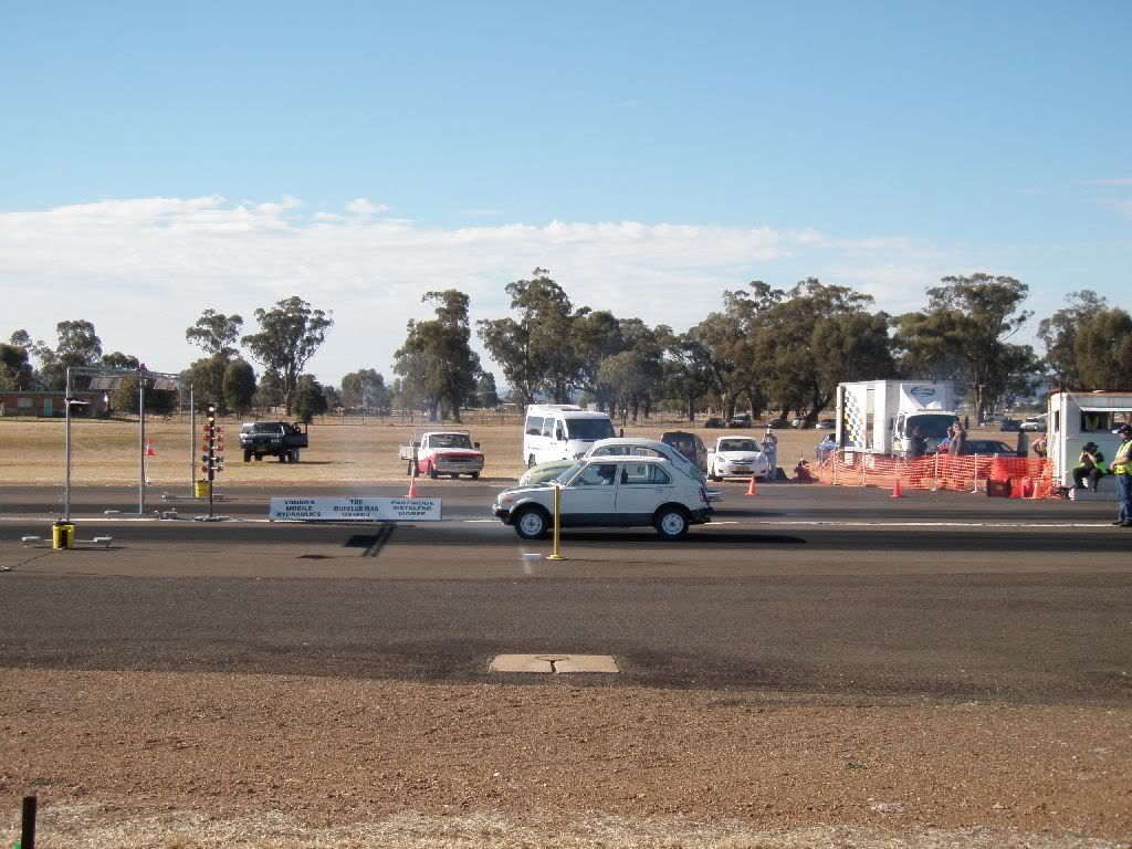 http://i20.photobucket.com/albums/b213/toddy4281/Gunnedah%20Drags%20May%202010/P5161017.jpg