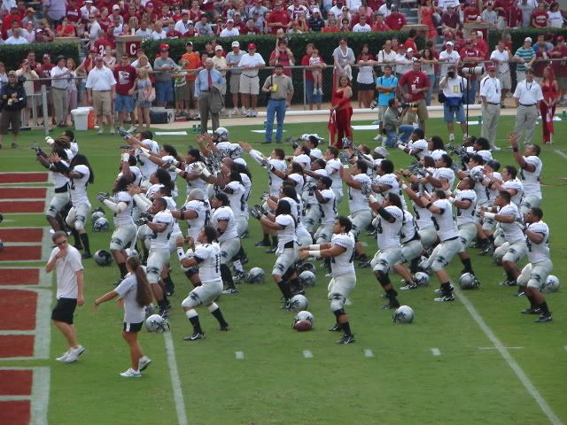 Hawaii's Football players, the ugliest dance team in college, 