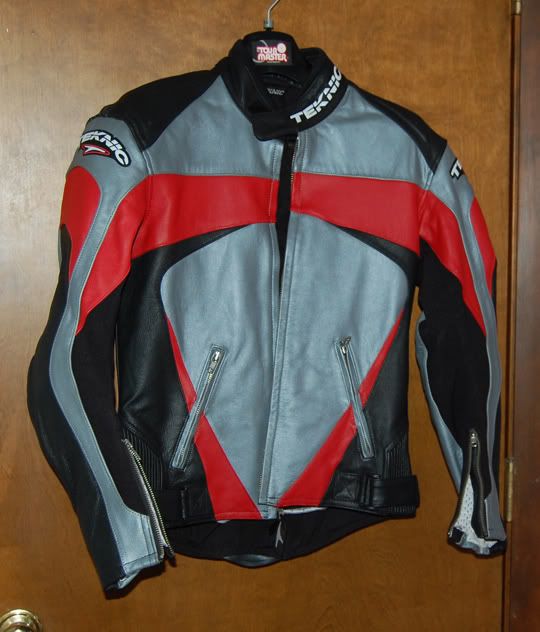 http://i20.photobucket.com/albums/b226/vivid_one/gear4sale/Teknic_Chicane_jacket_front_small.jpg