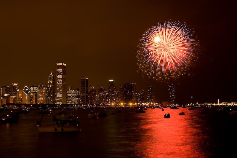 IMAGE: http://i20.photobucket.com/albums/b227/boyspot/Chicago/4th%20July%20Fireworks/QB5Y0958.jpg