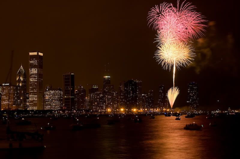 IMAGE: http://i20.photobucket.com/albums/b227/boyspot/Chicago/4th%20July%20Fireworks/QB5Y0966.jpg