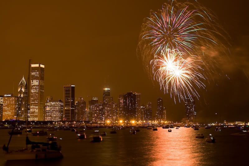 IMAGE: http://i20.photobucket.com/albums/b227/boyspot/Chicago/4th%20July%20Fireworks/QB5Y1032.jpg