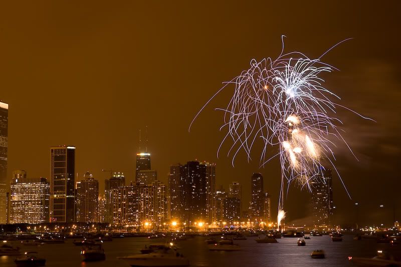 IMAGE: http://i20.photobucket.com/albums/b227/boyspot/Chicago/4th%20July%20Fireworks/QB5Y1075.jpg