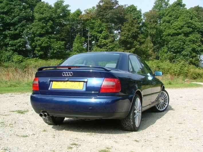 Audi_A4_Photo2.jpg