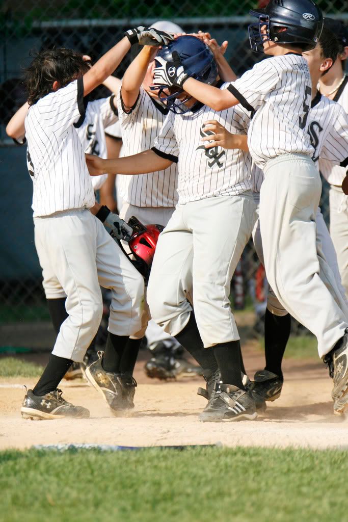 IMAGE: http://i20.photobucket.com/albums/b243/pigtailpat/sigma%20test/homeruncongrat.jpg