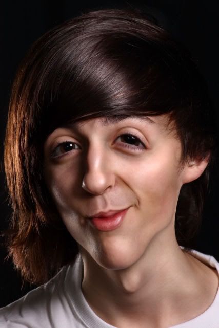 IMAGE: http://i20.photobucket.com/albums/b246/JACKMCENTIRE/Daniel1SMALL.jpg