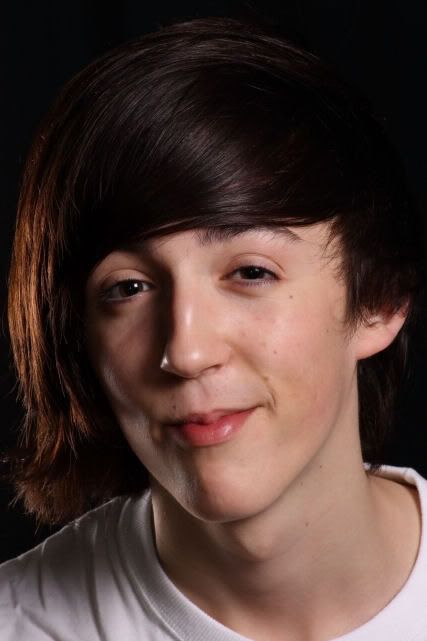 IMAGE: http://i20.photobucket.com/albums/b246/JACKMCENTIRE/Daniel2SMALL.jpg