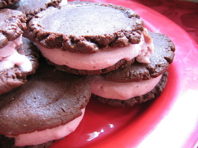 Chocolate-Strawberry Cookie with Strawberry Ice Cream