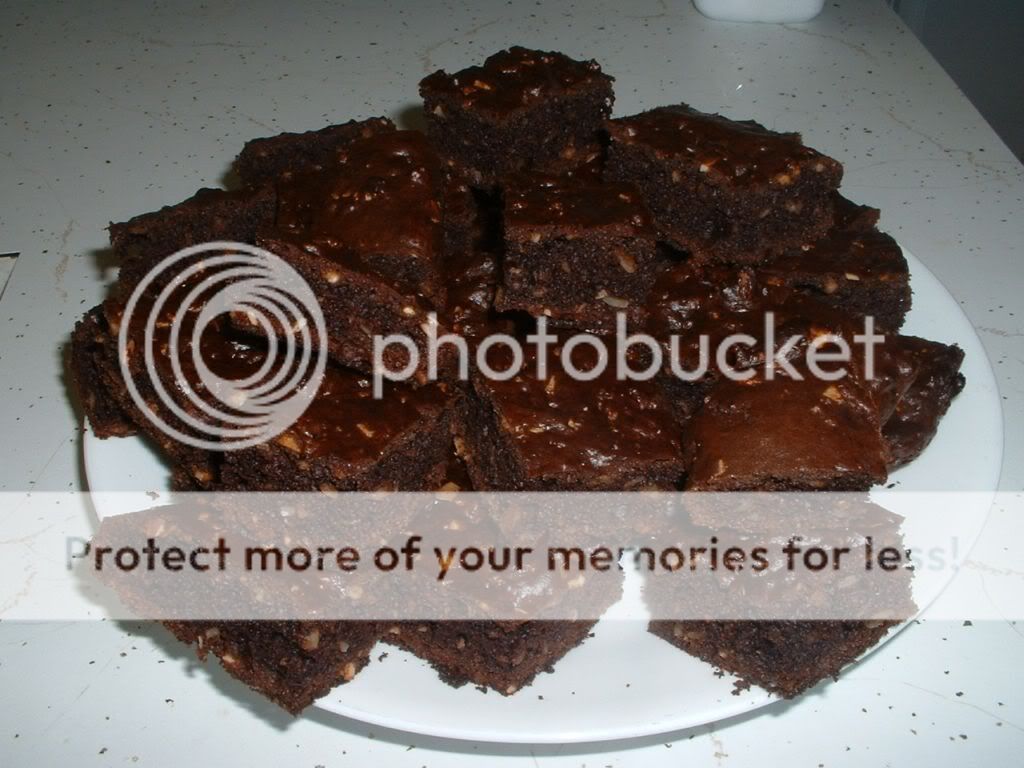 http://i20.photobucket.com/albums/b248/floridafotos/Food/Baking/Brownies.jpg